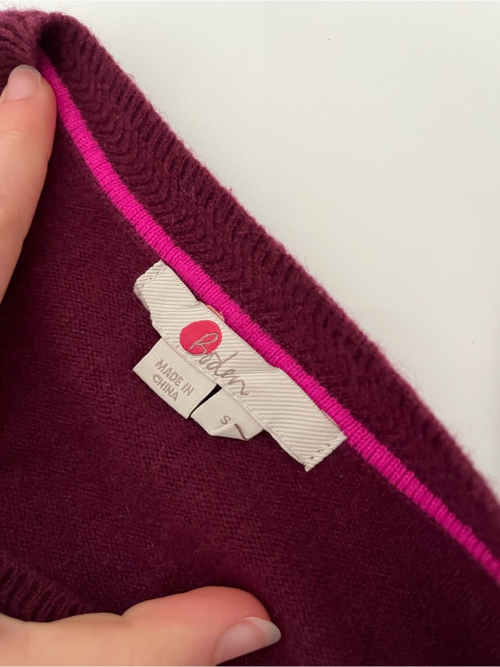 Boden Cashmere Classic Crewneck Sweater Burgundy Berry color size small - Picture 5 of 6